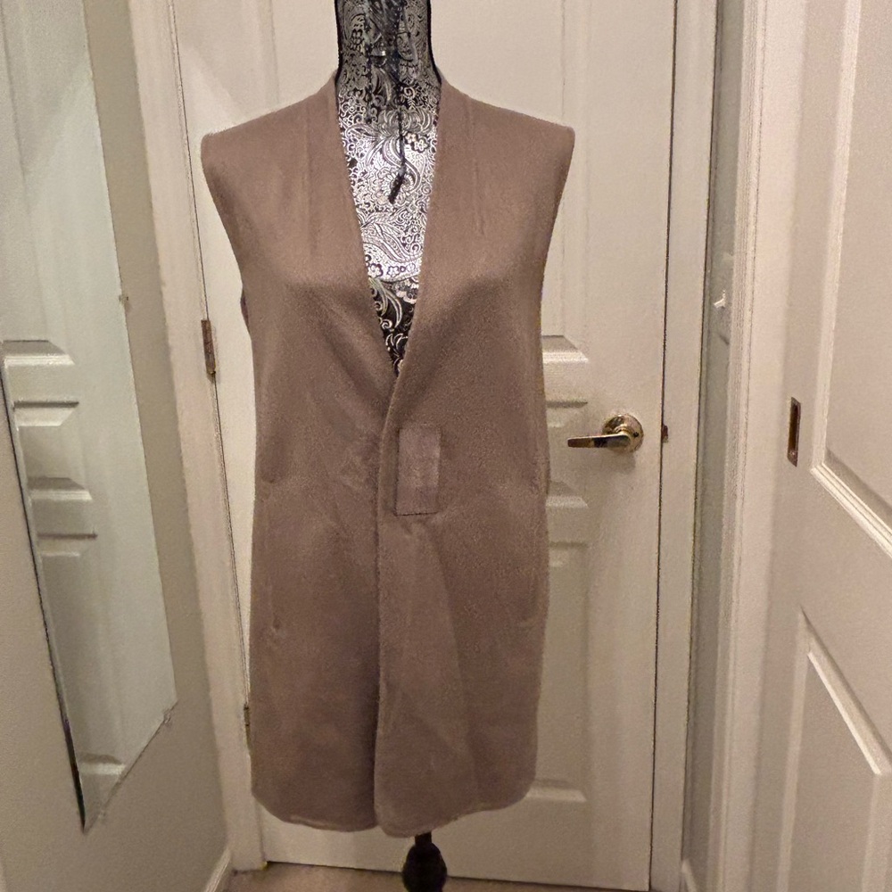 Lafayette 148 New York cashmere vest with magnetic closure.